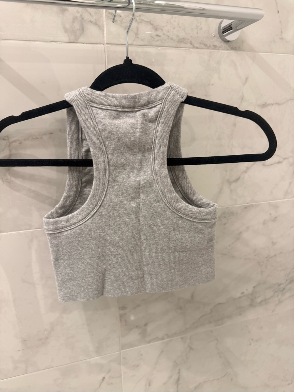 ALO Yoga Heather Grey Ribbed Racerback Crop - Picture 4 of 5